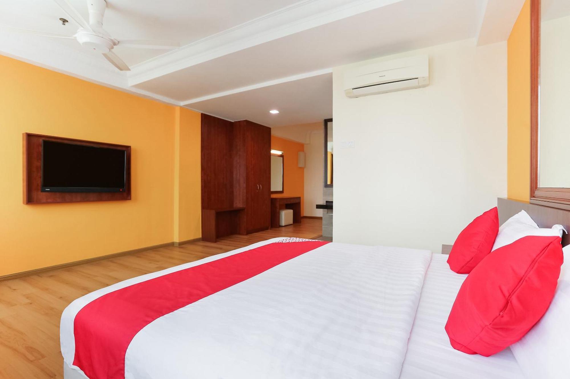 Collection O Hotel Super Cowboy Малакка Экстерьер фото